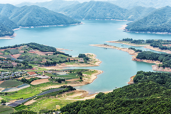포토 JPG 주간 여행 자연 한국 풍경 사람없음 야외 여름 관광지 맑음 여름풍경 충청북도 국내여행 명승지 제천 전경 청풍호 비봉산 국내포토 자연요소 계절 아시아 호수 날씨 산 생태계 충청도 파일형식 탑뷰 여름_계절