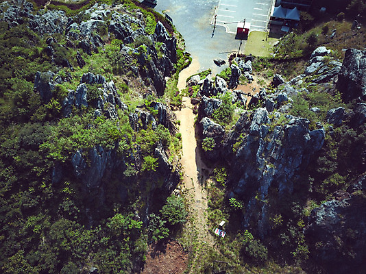 포토 JPG 주간 여행 자연 한국 풍경 사람없음 야외 여름 관광지 맑음 여름풍경 바위 항공촬영 국내여행 명승지 제천 전경 금월봉 국내포토 자연요소 계절 아시아 뷰포인트 날씨 돌_바위 생태계 산봉우리 충청북도 파일형식 탑뷰 여름_계절
