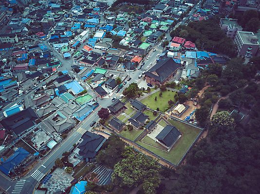 포토 JPG 주간 여행 자연 한국 풍경 사람없음 야외 건물 여름 관광지 도시풍경 맑음 여름풍경 항공촬영 국내여행 명승지 제천 전경 제천향교 국내포토 자연요소 건축물 계절 아시아 뷰포인트 날씨 도시 생태계 충청북도 향교 파일형식 탑뷰 여름_계절