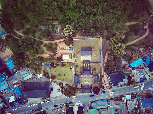 포토 JPG 주간 도로 여행 자연 한국 풍경 사람없음 야외 건물 여름 관광지 맑음 여름풍경 항공촬영 국내여행 명승지 제천 전경 제천향교 국내포토 자연요소 건축물 계절 아시아 길 뷰포인트 교통시설 날씨 생태계 충청북도 향교 파일형식 탑뷰 여름_계절