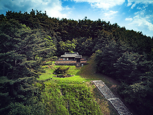 포토 JPG 주간 나무 여행 자연 하늘 한국 풍경 사람없음 야외 여름 관광지 맑음 여름풍경 항공촬영 국내여행 명승지 서원 제천 전경 박약재 국내포토 자연요소 식물 계절 아시아 뷰포인트 날씨 생태계 기념물 충청북도 파일형식 탑뷰 여름_계절
