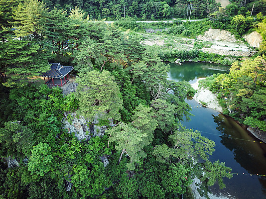 포토 JPG 주간 나무 여행 자연 한국 풍경 사람없음 야외 여름 관광지 강 맑음 여름풍경 항공촬영 국내여행 명승지 제천 전경 탁사정 국내포토 자연요소 식물 계절 아시아 뷰포인트 날씨 생태계 정자_건축물 충청북도 파일형식 탑뷰 여름_계절