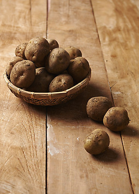 포토 JPG 스튜디오촬영 채소 식재료 감자 실내 누끼 사람없음 바구니 여러개 신선 유기농 나무배경 국내포토 웰빙 다수 백그라운드 내부 파일형식