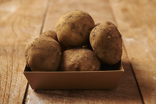 포토 JPG 스튜디오촬영 채소 식재료 감자 실내 누끼 사람없음 여러개 신선 종이상자 유기농 나무배경 국내포토 웰빙 다수 백그라운드 내부 상자 파일형식