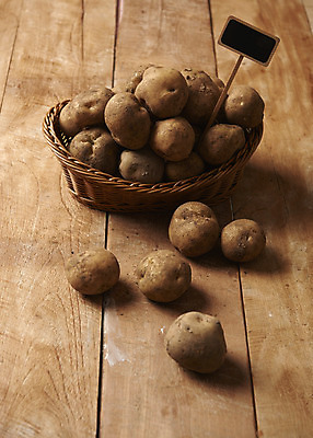 포토 JPG 스튜디오촬영 채소 식재료 감자 실내 누끼 사람없음 바구니 여러개 신선 유기농 나무배경 국내포토 웰빙 다수 백그라운드 내부 파일형식