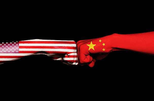 PSD 편집 편집이미지 손 신체부위 경제 3D 미국 중국 경쟁 주먹 사회 성조기 오성홍기 사회이슈 디지털합성 무역 싸움 갈등 정치 중미관계 편집소스 편집3D 산업 아시아 컨셉 북아메리카 모션 사람 국기 공동체 파일형식