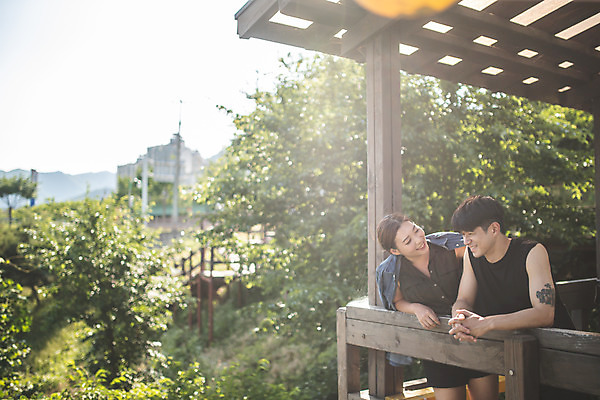 포토 JPG 주간 커플 응시 여자 남자 데이트 반바지 레저 휴식 서기 미소 웃음 사람 상반신 성인 야외 두명 앞모습 옆모습 캐주얼 여름 30대 레포츠 청춘 컬러풀 한국인 번지점프 문신 즐거움 인제군 성인만 액티비티 국내포토 자연요소 시선 옷 계절 감정 뷰포인트 컬러 컨셉 바지 관계 모션 표정 동양인 장년 익스트림스포츠 강원도 파일형식