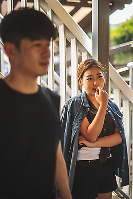 포토 JPG 주간 커플 응시 여자 남자 레저 서기 사람 상반신 성인 야외 두명 옆모습 아웃포커스 캐주얼 여름 30대 레포츠 청춘 계단 한국인 도전 대기 기다림 무서움 번지점프 긴장 떨림 인제군 성인만 액티비티 국내포토 자연요소 시선 옷 계절 감정 뷰포인트 컨셉 관계 모션 촬영기법 동양인 장년 익스트림스포츠 강원도 파일형식