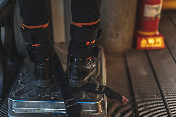 포토 JPG 신발 레저 한명 서기 사람 성인 야외 뒷모습 아웃포커스 여름 30대 레포츠 장비 한국인 하반신 다리 안전장비 번지점프 준비 체중계 인제군 체중측정 성인여자한명만 액티비티 국내포토 1 계절 뷰포인트 모션 촬영기법 안전 동양인 신체부위 장년 익스트림스포츠 측정 강원도 여자한명만 성인여자만 파일형식