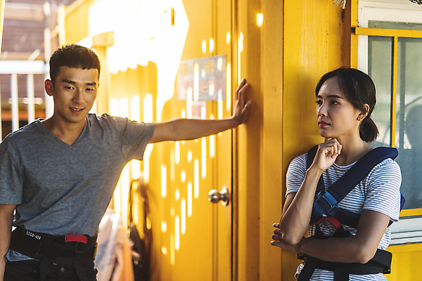 포토 JPG 주간 커플 응시 여자 남자 생각 레저 서기 미소 사람 손짓 상반신 20대 성인 야외 두명 앞모습 옆모습 아웃포커스 여름 레포츠 친구 청춘 기댐 한국인 도전 대기 기다림 번지점프 고민 준비 번지점프대 인제군 성인만 액티비티 국내포토 자연요소 시선 계절 감정 뷰포인트 컨셉 관계 모션 촬영기법 표정 동양인 청년 익스트림스포츠 강원도 파일형식