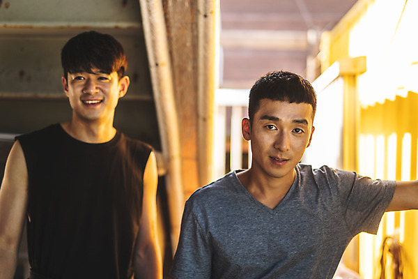 포토 JPG 주간 응시 남자 레저 서기 미소 사람 상반신 20대 성인 야외 두명 앞모습 아웃포커스 캐주얼 여름 30대 레포츠 친구 청춘 컬러풀 한국인 도전 대기 자신감 기다림 번지점프 설레임 번지점프대 인제군 성인남자만 액티비티 국내포토 자연요소 시선 옷 계절 감정 뷰포인트 컬러 컨셉 관계 모션 촬영기법 표정 동양인 청년 장년 익스트림스포츠 강원도 남자만 성인만 파일형식