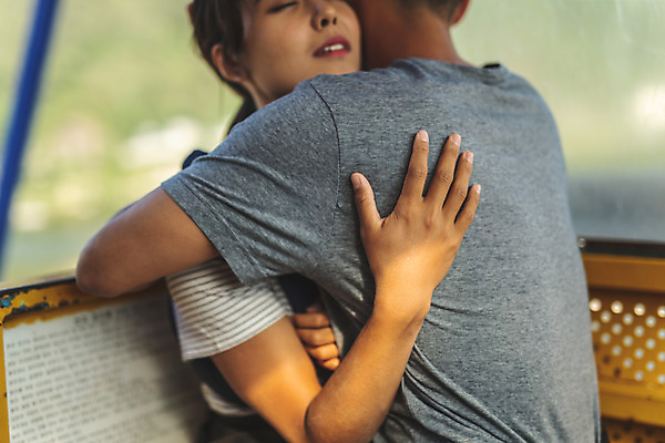 포토 JPG 주간 커플 여자 남자 데이트 응원 안기 포옹 레저 서기 사람 상반신 20대 성인 야외 두명 옆모습 아웃포커스 여름 레포츠 친구 청춘 눈감음 파이팅 한국인 도전 대기 기다림 번지점프 준비 격려 번지점프대 인제군 성인만 액티비티 국내포토 자연요소 계절 감정 뷰포인트 컨셉 관계 모션 촬영기법 동양인 청년 익스트림스포츠 강원도 파일형식