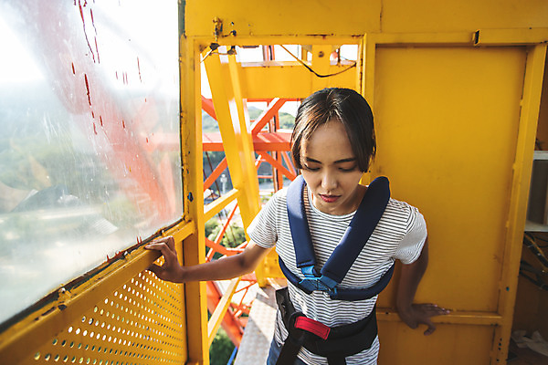 포토 JPG 주간 여자 줄 레저 한명 서기 사람 상반신 20대 성인 야외 앞모습 캐주얼 여름 레포츠 청춘 하이앵글 눈감음 한국인 도전 대기 잡기 기다림 찡그림 안전장비 무서움 번지점프 긴장 번지점프대 인제군 성인여자한명만 액티비티 국내포토 자연요소 1 옷 계절 감정 뷰포인트 컨셉 모션 표정 안전 동양인 청년 장비 익스트림스포츠 강원도 여자한명만 성인여자만 파일형식