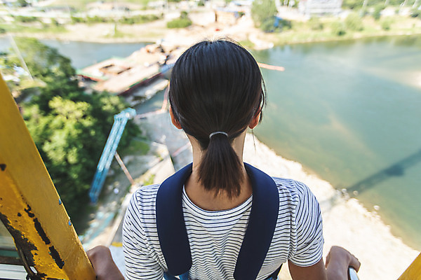 포토 JPG 주간 여자 줄 레저 한명 서기 사람 상반신 20대 성인 취미 야외 뒷모습 아웃포커스 캐주얼 여름 레포츠 청춘 강 하이앵글 컬러풀 맑음 한국인 도전 대기 잡기 자신감 기다림 안전장비 번지점프 준비 긴장 번지점프대 인제군 성인여자한명만 내려보기 액티비티 국내포토 자연요소 1 옷 계절 감정 뷰포인트 컬러 컨셉 모션 날씨 촬영기법 안전 동양인 청년 장비 익스트림스포츠 강원도 여자한명만 성인여자만 파일형식