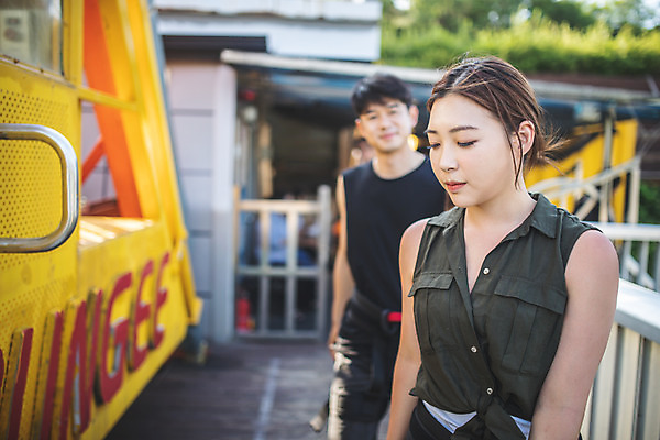 포토 JPG 주간 커플 응시 여자 남자 레저 서기 사람 상반신 성인 야외 두명 앞모습 아웃포커스 캐주얼 여름 30대 레포츠 친구 청춘 컬러풀 눈감음 한국인 도전 대기 기다림 무서움 번지점프 긴장 떨림 번지점프대 인제군 성인만 액티비티 국내포토 자연요소 시선 옷 계절 감정 뷰포인트 컬러 컨셉 관계 모션 촬영기법 동양인 장년 익스트림스포츠 강원도 파일형식