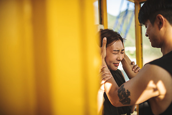 포토 JPG 주간 커플 여자 남자 응원 레저 서기 사람 상반신 성인 야외 두명 옆모습 아웃포커스 캐주얼 여름 30대 레포츠 친구 청춘 컬러풀 노란색 눈감음 파이팅 한국인 도전 잡기 무서움 번지점프 문신 격려 긴장 떨림 번지점프대 인제군 성인만 액티비티 국내포토 자연요소 옷 계절 감정 뷰포인트 컬러 컨셉 관계 모션 촬영기법 동양인 장년 익스트림스포츠 강원도 파일형식