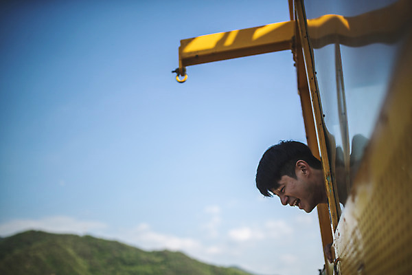 포토 JPG 주간 응시 남자 얼굴 레저 한명 서기 웃음 사람 성인 야외 옆모습 아웃포커스 신체부위 여름 30대 레포츠 컬러풀 한국인 번지점프 즐거움 번지점프대 인제군 성인남자한명만 내려보기 액티비티 국내포토 자연요소 1 시선 계절 감정 뷰포인트 컬러 모션 촬영기법 표정 동양인 장년 익스트림스포츠 강원도 남자한명만 성인남자만 파일형식