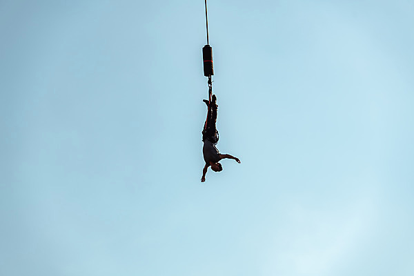 포토 JPG 주간 전신 남자 줄 로우앵글 하늘색 하늘 팔벌리기 레저 매달리기 한명 사람 20대 성인 취미 야외 옆모습 캐주얼 여름 레포츠 청춘 컬러풀 맑음 점프 한국인 도전 자신감 번지점프 즐거움 긴바지 인제군 성인남자한명만 액티비티 국내포토 자연요소 1 옷 계절 감정 뷰포인트 컬러 컨셉 바지 모션 날씨 동양인 청년 파란색 익스트림스포츠 강원도 남자한명만 성인남자만 파일형식