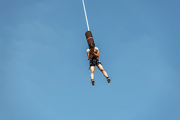 포토 JPG 주간 전신 여자 줄 로우앵글 하늘색 반바지 하늘 레저 매달리기 한명 사람 20대 성인 취미 야외 앞모습 여름 레포츠 청춘 컬러풀 맑음 점프 한국인 도전 자신감 안전장비 번지점프 즐거움 손모으기 인제군 성인여자한명만 액티비티 국내포토 자연요소 1 계절 감정 뷰포인트 컬러 컨셉 바지 모션 날씨 안전 동양인 손짓 청년 파란색 장비 익스트림스포츠 강원도 여자한명만 성인여자만 파일형식