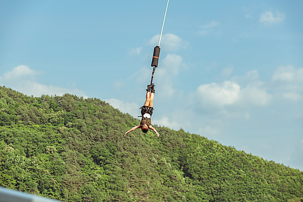 포토 JPG 주간 전신 나무 여자 줄 로우앵글 하늘색 반바지 하늘 팔벌리기 레저 매달리기 한명 사람 성인 취미 야외 앞모습 여름 30대 레포츠 청춘 컬러풀 손들기 맑음 점프 한국인 도전 자신감 숲 안전장비 번지점프 즐거움 인제군 성인여자한명만 액티비티 국내포토 자연요소 식물 1 계절 감정 뷰포인트 컬러 컨셉 바지 모션 날씨 안전 동양인 장년 파란색 장비 익스트림스포츠 강원도 여자한명만 성인여자만 파일형식