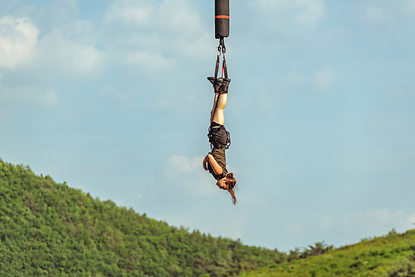 포토 JPG 주간 전신 여자 줄 하늘색 반바지 하늘 레저 산 매달리기 한명 사람 성인 취미 야외 옆모습 아웃포커스 캐주얼 여름 30대 레포츠 청춘 컬러풀 맑음 점프 한국인 도전 자신감 숲 안전장비 번지점프 즐거움 인제군 성인여자한명만 액티비티 국내포토 자연요소 1 옷 계절 감정 뷰포인트 컬러 컨셉 바지 모션 날씨 촬영기법 안전 동양인 장년 파란색 장비 익스트림스포츠 강원도 여자한명만 성인여자만 파일형식