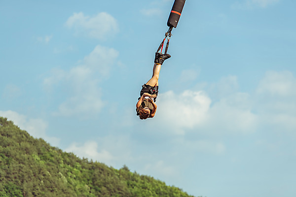 포토 JPG 주간 전신 나무 여자 줄 하늘색 반바지 하늘 레저 매달리기 한명 사람 성인 취미 야외 앞모습 아웃포커스 캐주얼 여름 30대 레포츠 청춘 컬러풀 맑음 점프 한국인 도전 자신감 안전장비 번지점프 즐거움 인제군 성인여자한명만 액티비티 국내포토 자연요소 식물 1 옷 계절 감정 뷰포인트 컬러 컨셉 바지 모션 날씨 촬영기법 안전 동양인 장년 파란색 장비 익스트림스포츠 강원도 여자한명만 성인여자만 파일형식