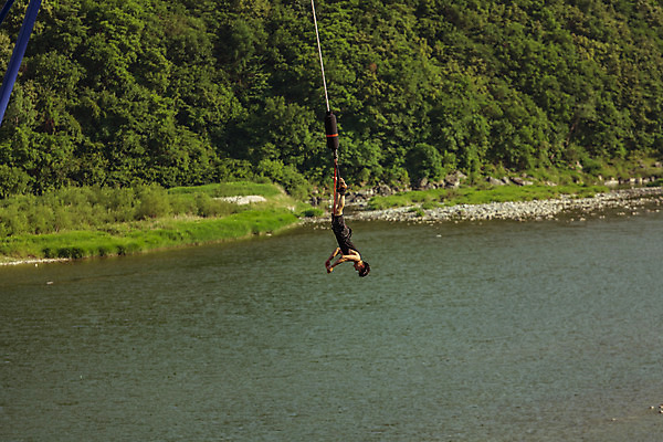 포토 JPG 주간 전신 나무 남자 줄 로우앵글 하늘색 반바지 하늘 레저 매달리기 한명 사람 성인 취미 야외 옆모습 캐주얼 초록색 여름 30대 레포츠 청춘 강 컬러풀 맑음 점프 한국인 도전 자신감 숲 번지점프 즐거움 인제군 성인남자한명만 액티비티 국내포토 자연요소 식물 1 옷 계절 감정 뷰포인트 컬러 컨셉 바지 모션 날씨 동양인 장년 파란색 익스트림스포츠 강원도 남자한명만 성인남자만 파일형식