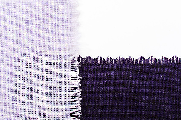 포토 JPG 스튜디오촬영 프레임 실내 근접촬영 사람없음 하이앵글 견본 보라색 직물 천 배열 원료 흰배경 겹침 원단샘플 플랫레이 국내포토 뷰포인트 컬러 백그라운드 내부 흰색 플랫 파일형식