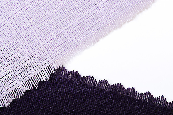 포토 JPG 스튜디오촬영 프레임 실내 근접촬영 사람없음 하이앵글 견본 보라색 직물 천 배열 원료 흰배경 겹침 원단샘플 플랫레이 국내포토 뷰포인트 컬러 백그라운드 내부 흰색 플랫 파일형식