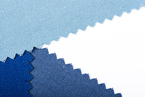 포토 JPG 스튜디오촬영 프레임 실내 근접촬영 사람없음 파란색 하이앵글 견본 직물 천 원료 흰배경 겹침 원단샘플 플랫레이 클래식블루 트렌드컬러 국내포토 뷰포인트 컬러 백그라운드 내부 흰색 플랫 파일형식 트랜드컬러