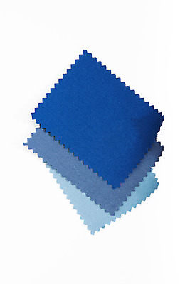 포토 JPG 스튜디오촬영 프레임 실내 근접촬영 사람없음 파란색 하이앵글 견본 직물 천 원료 흰배경 겹침 원단샘플 플랫레이 클래식블루 국내포토 뷰포인트 컬러 백그라운드 내부 흰색 플랫 파일형식 트랜드컬러