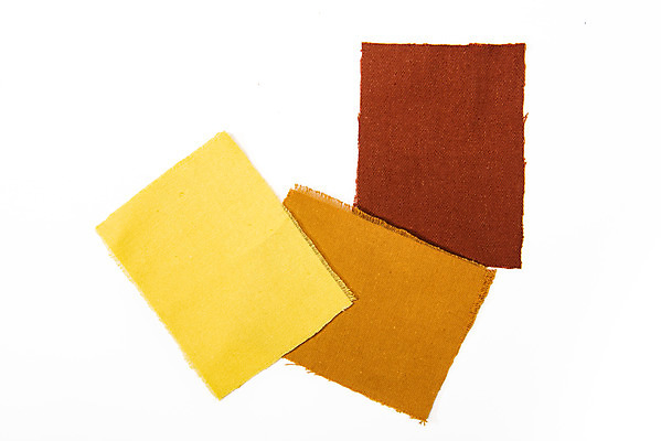 포토 JPG 스튜디오촬영 프레임 실내 근접촬영 사람없음 하이앵글 컬러풀 견본 직물 천 원료 흰배경 겹침 원단샘플 플랫레이 국내포토 뷰포인트 컬러 백그라운드 내부 흰색 플랫 파일형식