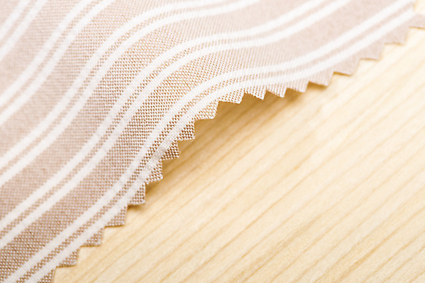 포토 JPG 스튜디오촬영 프레임 실내 근접촬영 사람없음 하이앵글 견본 줄무늬 직물 구멍 천 원료 원단샘플 플랫레이 나무배경 벌어짐 국내포토 뷰포인트 백그라운드 무늬 모션 내부 플랫 파일형식