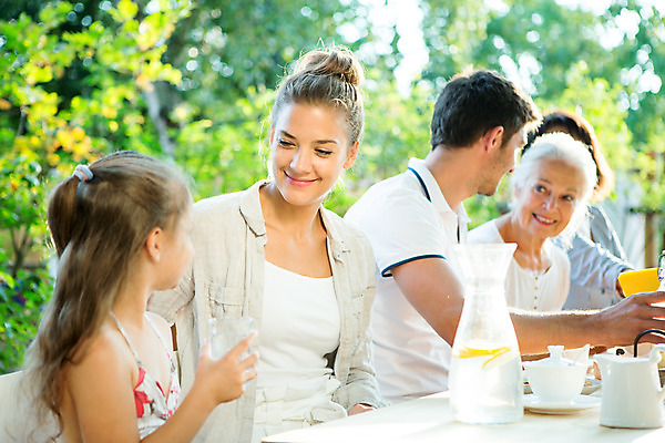 포토 JPG 주간 서양인 응시 여자 남자 딸 행복 할머니 음료 어린이 가족 엄마 티타임 손녀 대가족 미소 들기 사람 앉기 소녀 여러명 상반신 20대 성인 야외 옆모습 아웃포커스 컵 캐주얼 여름 30대 컬러풀 금발 화목 백발 가족라이프 아빠 60대 삼대 즐거움 체코 국내포토 자연요소 외국인 라이프스타일 헤어스타일 식기 시선 옷 계절 노년 감정 유럽 뷰포인트 컬러 다수 컨셉 관계 모션 휴식 촬영기법 표정 청년 장년 손주 파일형식
