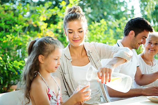 포토 JPG 주간 서양인 응시 여자 남자 딸 행복 할머니 음료 어린이 가족 식탁 엄마 티타임 손녀 대가족 미소 사람 앉기 소녀 여러명 상반신 20대 성인 야외 앞모습 옆모습 아웃포커스 컵 캐주얼 물 여름 30대 컬러풀 금발 화목 가족라이프 아빠 붓기 60대 삼대 즐거움 체코 국내포토 자연요소 외국인 라이프스타일 헤어스타일 식기 시선 옷 계절 노년 감정 유럽 뷰포인트 컬러 다수 컨셉 관계 모션 탁자 휴식 촬영기법 표정 청년 장년 손주 파일형식