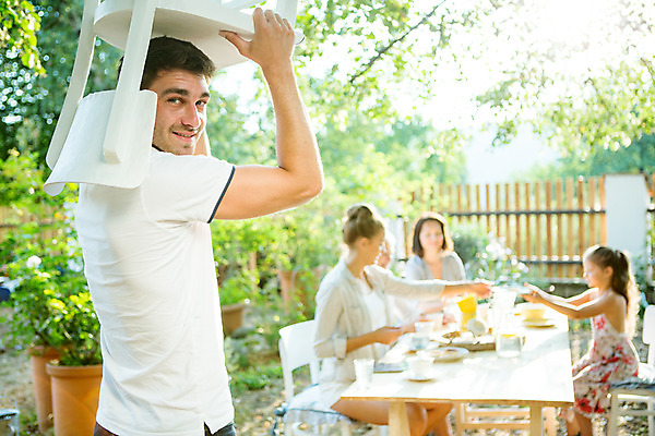 포토 JPG 주간 서양인 응시 여자 남자 행복 할머니 어린이 의자 가족 엄마 티타임 대가족 서기 미소 들기 사람 앉기 소녀 여러명 상반신 20대 야외 옆모습 아웃포커스 캐주얼 여름 30대 컬러풀 화목 가족라이프 아빠 60대 삼대 즐거움 체코 국내포토 자연요소 외국인 라이프스타일 시선 옷 계절 노년 감정 유럽 뷰포인트 컬러 가구 다수 컨셉 관계 모션 휴식 촬영기법 표정 청년 장년 파일형식