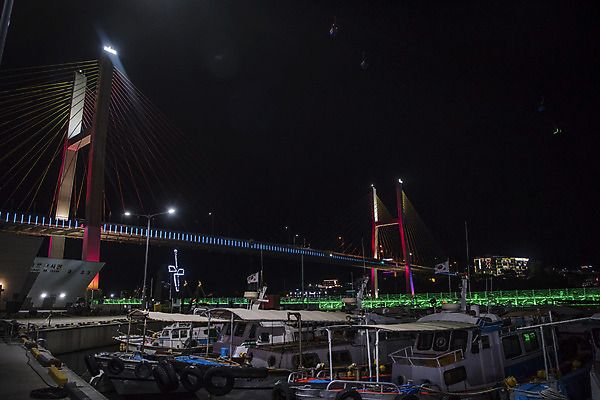 포토 JPG 바다 야경 한국 사람없음 야외 빛 여수 밤바다 선박 거북선대교 국내포토 아시아 수상교통 다리_건축물 야간 전라남도 파일형식 풍경_경치