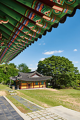 포토 JPG 주간 구름 한국전통 여행 유적지 하늘 단청문양 풍경 사람없음 야외 관광지 맑음 봄 세계문화유산 문화재 역사 한국사 단청 강화도 국내여행 사적지 고려궁지 외규장각 국내포토 자연요소 전통 문양 계절 고건축 날씨 한국 인천 파일형식