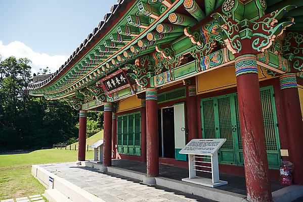 포토 JPG 주간 한국전통 여행 유적지 하늘 단청문양 풍경 사람없음 야외 관광지 맑음 봄 세계문화유산 문화재 역사 한국사 단청 강화도 국내여행 사적지 고려궁지 외규장각 국내포토 자연요소 전통 문양 계절 고건축 날씨 한국 인천 파일형식