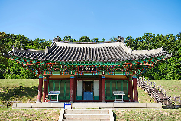 포토 JPG 주간 한국전통 여행 유적지 하늘 풍경 사람없음 야외 관광지 맑음 봄 세계문화유산 문화재 역사 한국사 강화도 국내여행 사적지 고려궁지 외규장각 국내포토 자연요소 전통 계절 고건축 날씨 한국 인천 파일형식