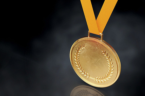 PSD 편집이미지 검은배경 사람없음 한개 3D소스 3D 우승 메달 입체 디지털합성 오브젝트 금메달 월계수 편집소스 이미지편집 편집3D 1 백그라운드 검은색 최고 상_상패 파일형식