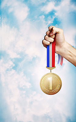 PSD 구름 편집이미지 1 손 하늘 들기 신체부위 한개 숫자 3D소스 3D 우승 메달 입체 디지털합성 오브젝트 금메달 편집소스 이미지편집 편집3D 자연요소 문자 모션 사람 최고 상_상패 파일형식