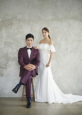 포토 JPG 스튜디오촬영 전신 부부 커플 여자 남자 행복 신부 웨딩드레스 신랑 결혼 실내 사랑 서기 미소 앉기 정장 턱시도 20대 성인 두명 앞모습 30대 다정 한국인 즐거움 성인만 웨딩촬영 국내포토 드레스 옷 감정 뷰포인트 컨셉 관계 모션 표정 사람 동양인 이벤트 청년 내부 장년 기념사진 파일형식