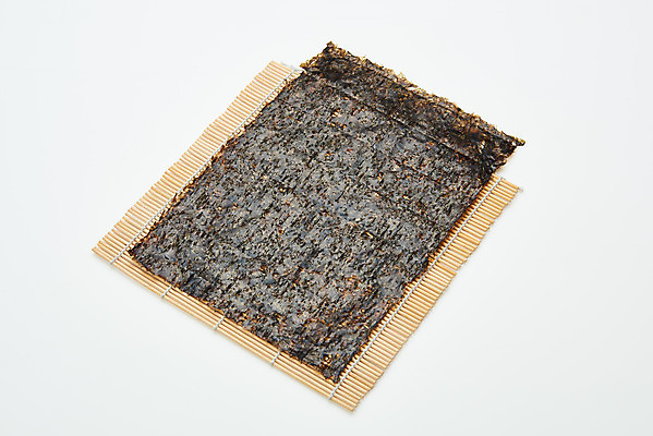 포토 JPG 스튜디오촬영 식재료 반찬 건조 실내 누끼 사람없음 하이앵글 해조류 흰배경 김발 해초류 재래김 국내포토 음식 뷰포인트 백그라운드 내부 흰색 해양식물 김_해조류 파일형식