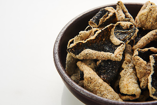 포토 JPG 스튜디오촬영 그릇 식재료 반찬 실내 누끼 근접촬영 사람없음 하이앵글 해조류 흰배경 담기 해초류 김부각 국내포토 식기 음식 뷰포인트 백그라운드 모션 내부 흰색 해양식물 파일형식 부각