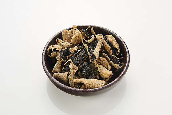 포토 JPG 스튜디오촬영 그릇 식재료 반찬 실내 누끼 사람없음 하이앵글 해조류 흰배경 담기 해초류 김부각 국내포토 식기 음식 뷰포인트 백그라운드 모션 내부 흰색 해양식물 파일형식 부각