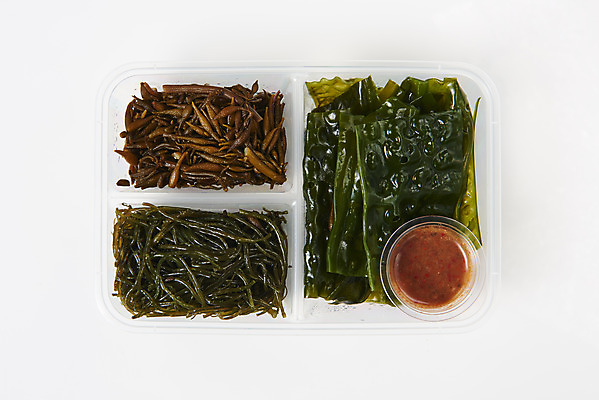 포토 JPG 스튜디오촬영 식재료 반찬 실내 누끼 사람없음 하이앵글 해조류 해초 흰배경 곰피 초고추장 톳 플랫레이 꼬시래기 국내포토 음식 뷰포인트 백그라운드 내부 흰색 양념 해양식물 플랫 파일형식