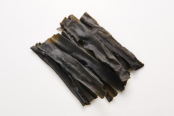 포토 JPG 스튜디오촬영 식재료 반찬 건조 실내 누끼 사람없음 하이앵글 해조류 흰배경 다시마 해초류 플랫레이 국내포토 음식 뷰포인트 백그라운드 내부 흰색 해양식물 플랫 파일형식