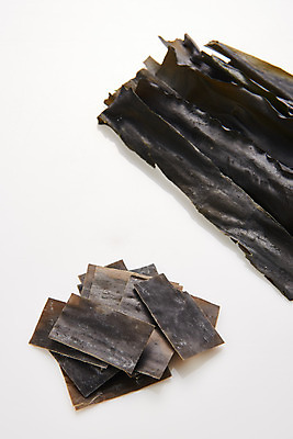 포토 JPG 스튜디오촬영 식재료 반찬 건조 실내 누끼 사람없음 하이앵글 해조류 흰배경 다시마 해초류 플랫레이 국내포토 음식 뷰포인트 백그라운드 내부 흰색 해양식물 플랫 파일형식