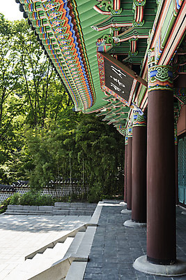 포토 JPG 주간 한국전통 여행 유적지 단청문양 풍경 사람없음 야외 관광지 맑음 봄 세계문화유산 문화재 역사 한국사 단청 충청도 사적지 충무공 현충사 아산 국내포토 자연요소 전통 문양 계절 고건축 날씨 한국 충청남도 파일형식